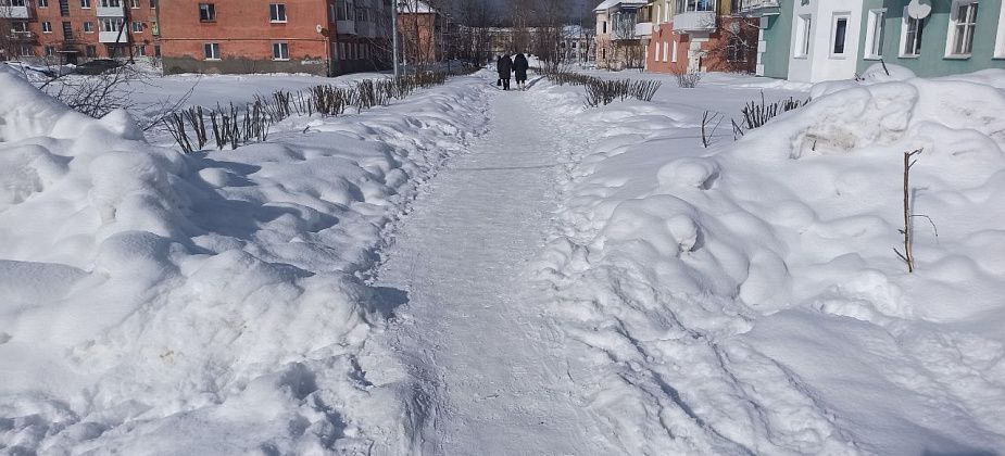 Обратился к губернатору по поводу ужасных тротуаров. Оказалось, все чистится, все под контролем