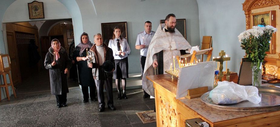  Полицейские и Общественный совет участвовали в панихиде по погибшим при выполнении служебного долга