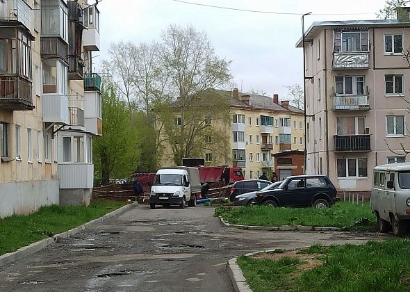 К рынку со стороны улицы 50 лет СУБРа не подъехать – дорогу перекопали (фотофакт)