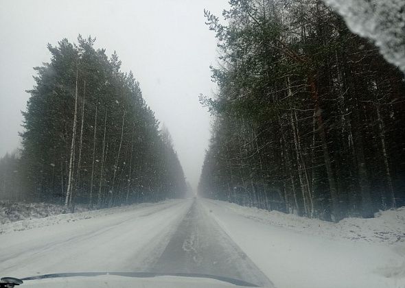 Поменяли зимнюю резину на летнюю? Лучше оставайтесь дома - трасса заметена снегом