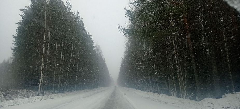 Поменяли зимнюю резину на летнюю? Лучше оставайтесь дома - трасса заметена снегом