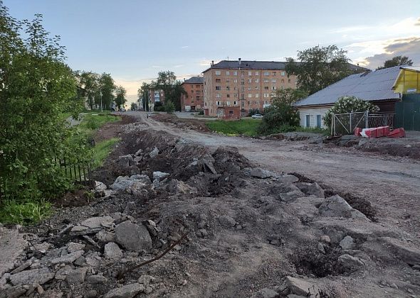 Мост на Каржавина заасфальтируют, ограждения сделают в этом году. Но контракт продлят до следующего года