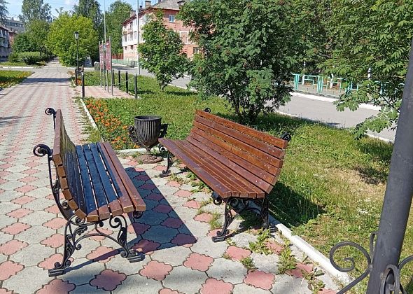 На Аллее Славы не хватает трех скамеек, патриотической работы с молодежью и ухода за цветами