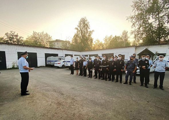 Операция “Улица”: мальчики купили джин-тоник и пошли в гости к девочкам. Соседи вмешались