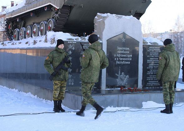 Североуральцы почтили память павших в Афганистане минутой молчания и торжественными речами (фото)