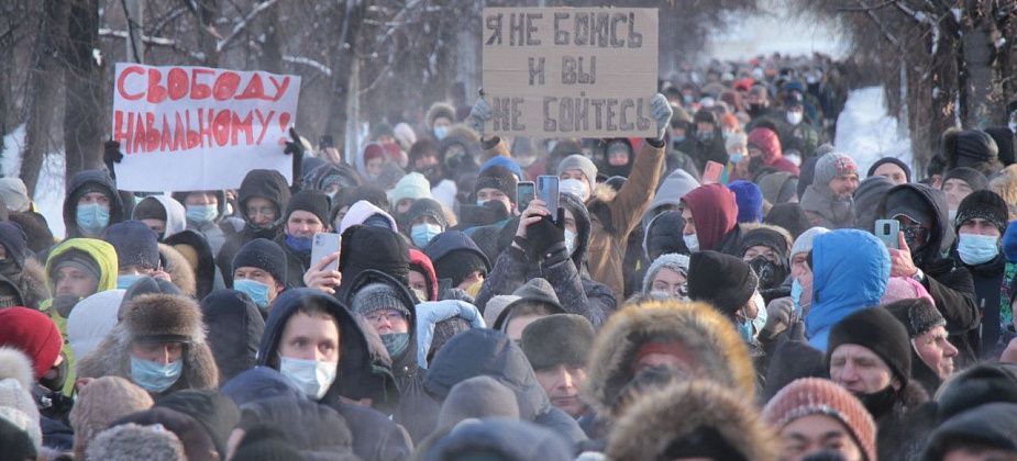 “Война дворцам…” Как прошла акция в поддержку Навального в Екатеринбурге, закончившаяся разгоном