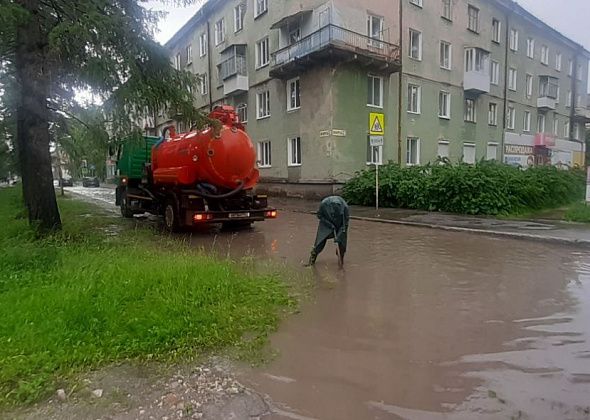 Сильный дождь прошел в Североуральске: "На проезжей части воды буквально по щиколотку"