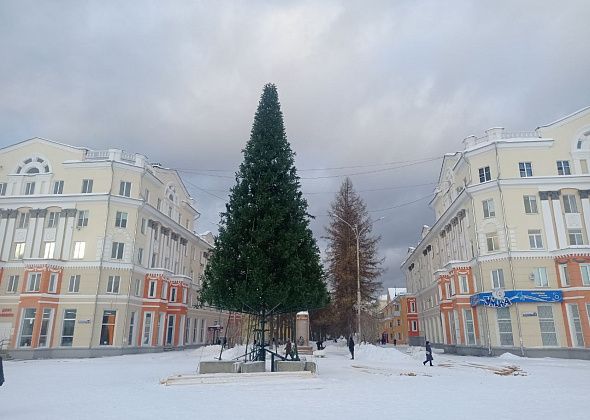 Зимний городок должен быть готов завтра, 22 декабря, но на площади “конь не валялся”