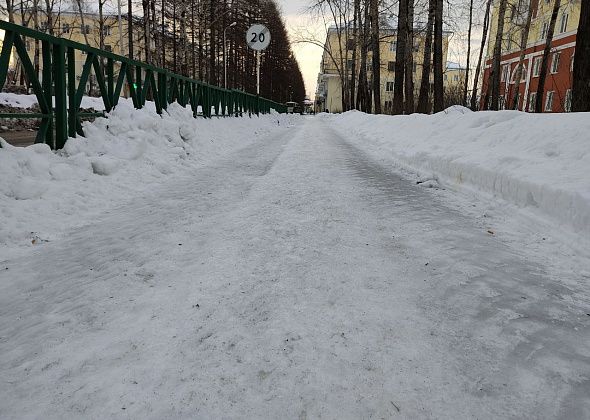 Североуральцы: Осадков нет — техника асфальт скребет. Появилась работа — все запропастились