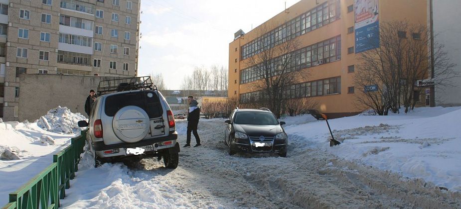 Пошла снимать нерасчищенный школьный маршрут, попала на ДТП