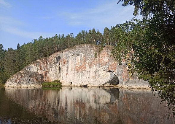 Пионерского лагеря на берегу Сосьвы больше нет, но местные и сплавляющиеся по реке часто тут отдыхают