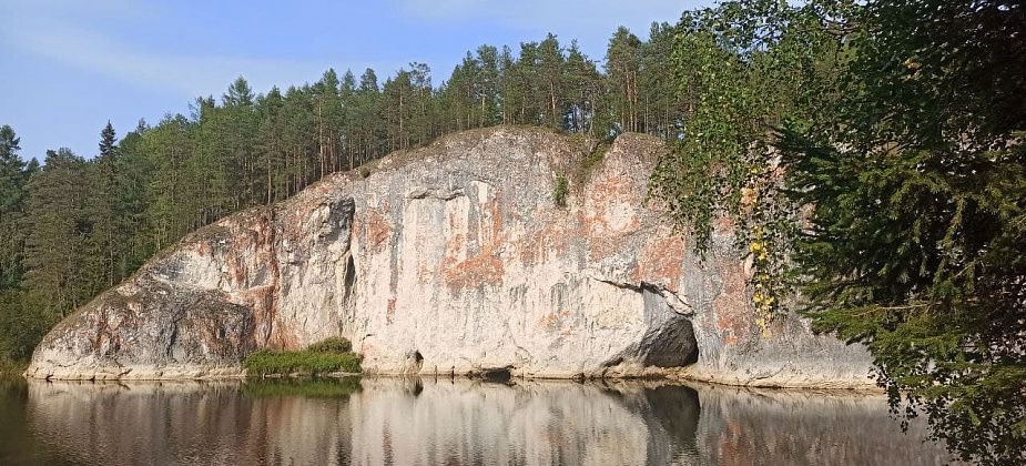 Пионерского лагеря на берегу Сосьвы больше нет, но местные и сплавляющиеся по реке часто тут отдыхают