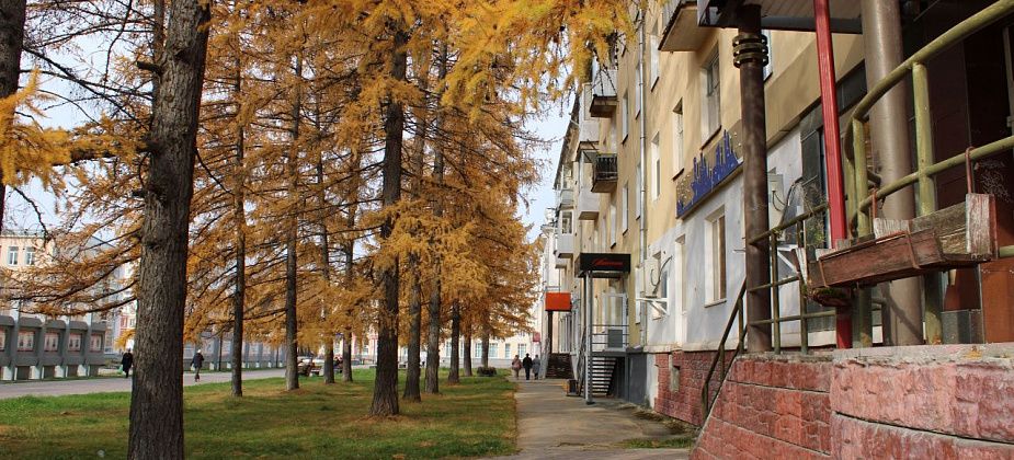В доме №22 на улице Ленина заменят кровлю, в доме №43 - стекла в подъездах. Повезло?