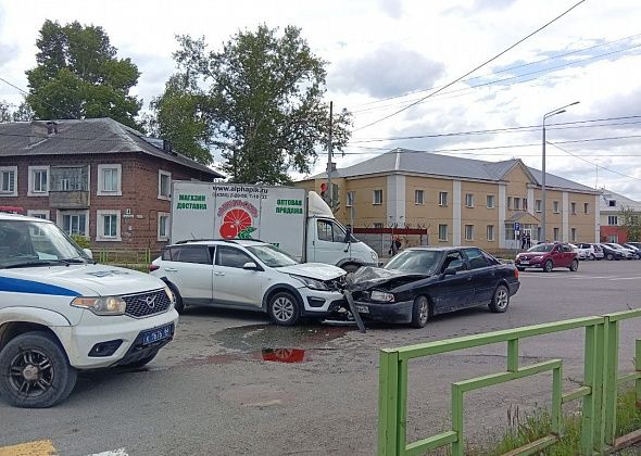 ДТП на светофоре у СУБРа. Водитель “Ауди” не предоставил преимущество автомобилю “Киа”