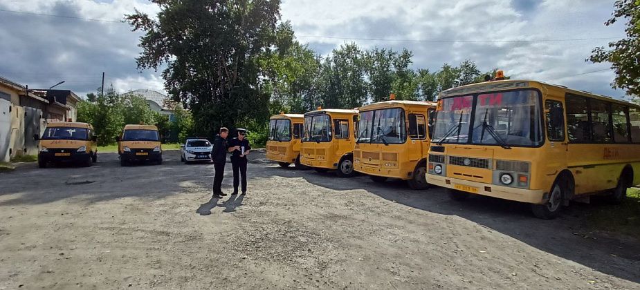 В Североуральске Госавтоинспекция проверяет автобусы