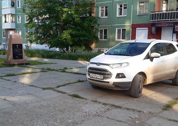 Автомобиль припарковали на бульваре Моисеева. В ГИБДД Североуральска рассказали, как привлечь нарушителей