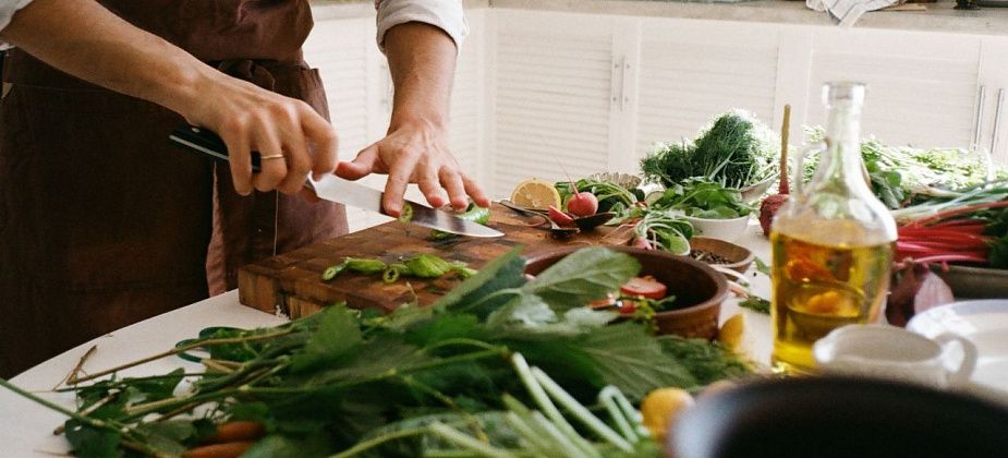 Пятничный рецепт: готовим куриные рулетики с сыром и зеленью