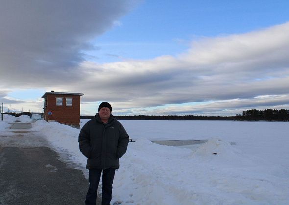 Из трубы в Колонгинское водохранилище стекает вонючая вода. Краевед беспокоится