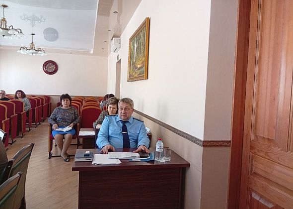 Прокурор Североуральска обеспокоен возможностью трудоустройства подростков из Покровска и Баяновки